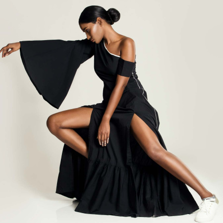 Эксклюзивное черное платье с вырезом